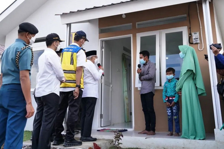 Salah satu warga penghuni hunian tetap bernama Junaidi mengatakan kepada Wapres bahwa dirinya merasa nyaman tinggal di sana. Dia juga berterima kasih atas upaya Pemerintah menyediakan hunian bagi masyarakat terdampak erupsi Gunung Semeru.