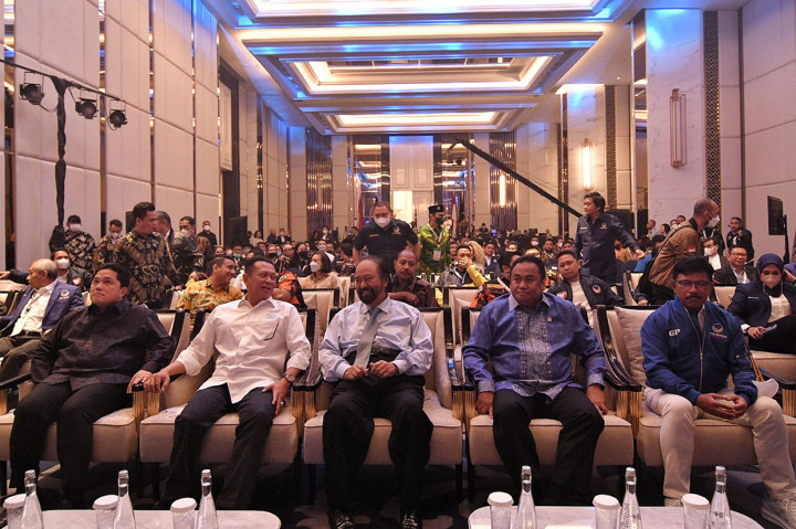 Silaturahmi nasional itu dihadiri oleh Ketua MPR Bambang Soesatyo, Menteri BUMN Erick Thohir, Menteri Pariwisata dan Ekonomi Kreatif Sandiaga Uno serta Menko Polhukam Mahfud MD yang hadir secara daring.