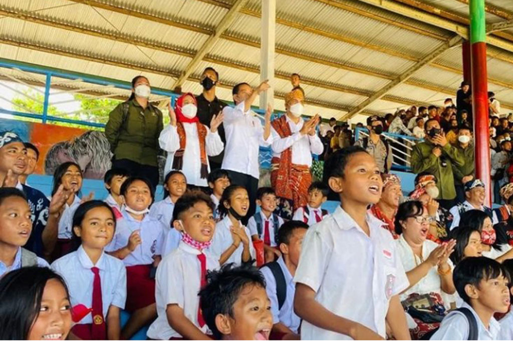 Agenda menonton pacuan kuda tersebut diluar agenda Presiden Joko Widodo yang terjadwal dalam kunjungan kerjanya ke NTT.