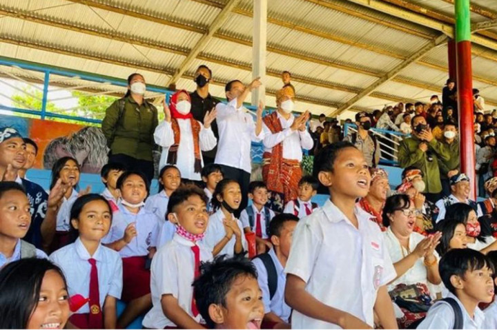 Agenda menonton pacuan kuda tersebut diluar agenda Presiden Joko Widodo yang terjadwal dalam kunjungan kerjanya ke NTT.