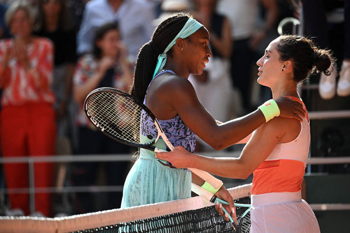 Petenis berusia 18 tahun yang mencapai semifinal Grand Slam pertamanya, selanjutnya akan menghadapi unggulan teratas dari Polandia yang melaju ke final setelah menang 6-2, 6-1 atas Daria Kasatkina, sekaligus memanjangkan rangkaian kemenangan berturut-turutnya menjadi 34 pertandingan.