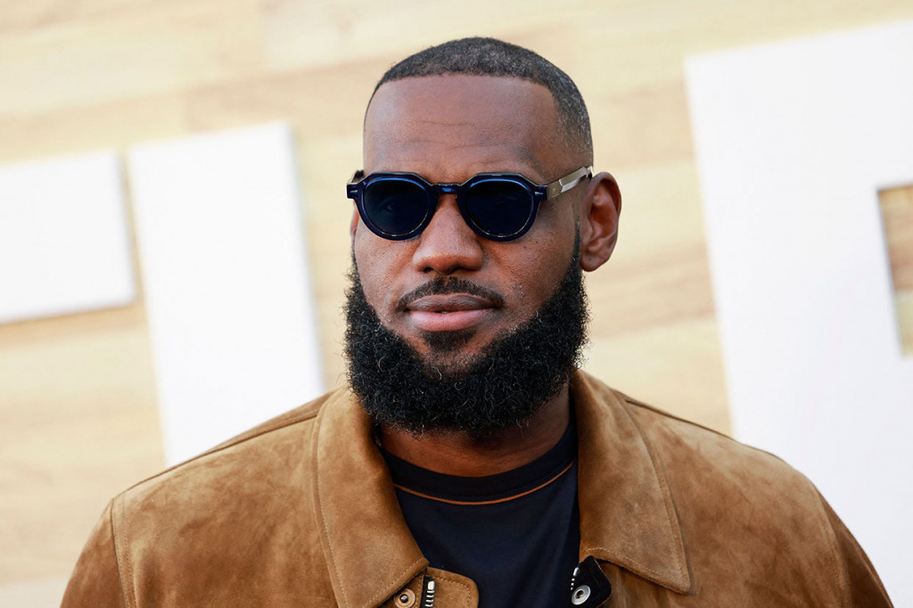Superstar Los Angeles Lakers LeBron James resmi menjadi miliarder setelah tercatat sebagai pemain aktif pertama dalam sejarah NBA dengan kekayaan bersih USD1 miliar. Hal itu diungkapkan majalah Forbes, Kamis, 2 Juni 2022 waktu setempat.