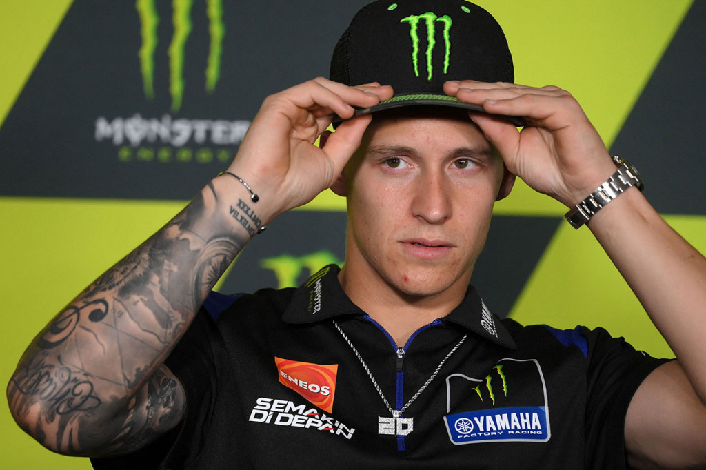 Pengumuman tersebut sekaligus menepis spekulasi terkait masa depan Quartararo yang disebut sudah menjalin komunikasi dengan pabrikan lain dan berpeluang hengkang dari Yamaha pada akhir musim ini setelah performa motor YZR-M1 yang ditungganginya tampil di bawah ekspektasi di awal musim.
