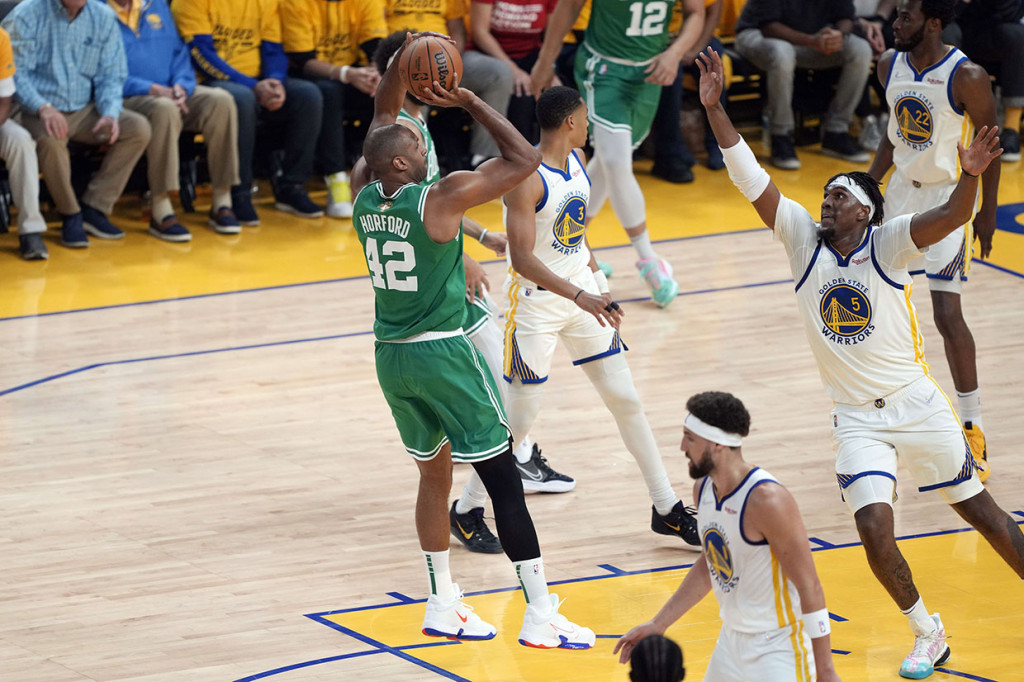 Pemain gaek Al Horford jadi bintang kemenangan Celtics lewat sumbangan 26 poin, diikuti Jaylen Brown yang mencetak 24 poin, Derrick White 21 poin, dan Marcus Smart 18 poin.