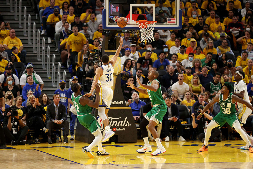 Stephen Curry memborong 34 poin untuk Warriors, Andrew Wiggins menambahkan 20 poin, Klay Thompson memperoleh 15 poin, dan Otto Porter Jr. 12 poin. Sayang semua itu tak cukup menghindarkan tuan rumah dari kekalahan.