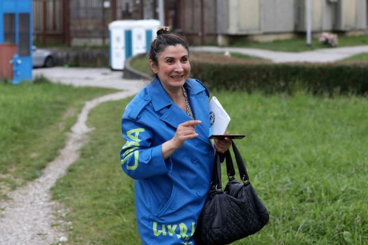 Sebelumnya polisi Kroasia menangkapnya berdasarkan surat perintah internasional yang dikeluarkan oleh Turkmenistan. Aisoltan Niyazova dijemput di perbatasan Kroasia ketika tiba dari Slovenia bersama rombongan pada Minggu, 29 Mei 2022.