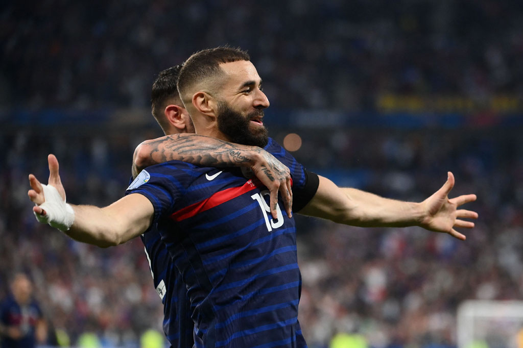 Les Blues kemudian berhasil unggul lebih dulu pada menit ke-51 lewat Karim Benzema. Gol berawal dari permainan satu dua Christopher Nkunku dan Benzema, sebelum akhirnya penyerang Real Madrid tersebut membobol gawang Denmark dan mengubah skor menjadi 1-0.