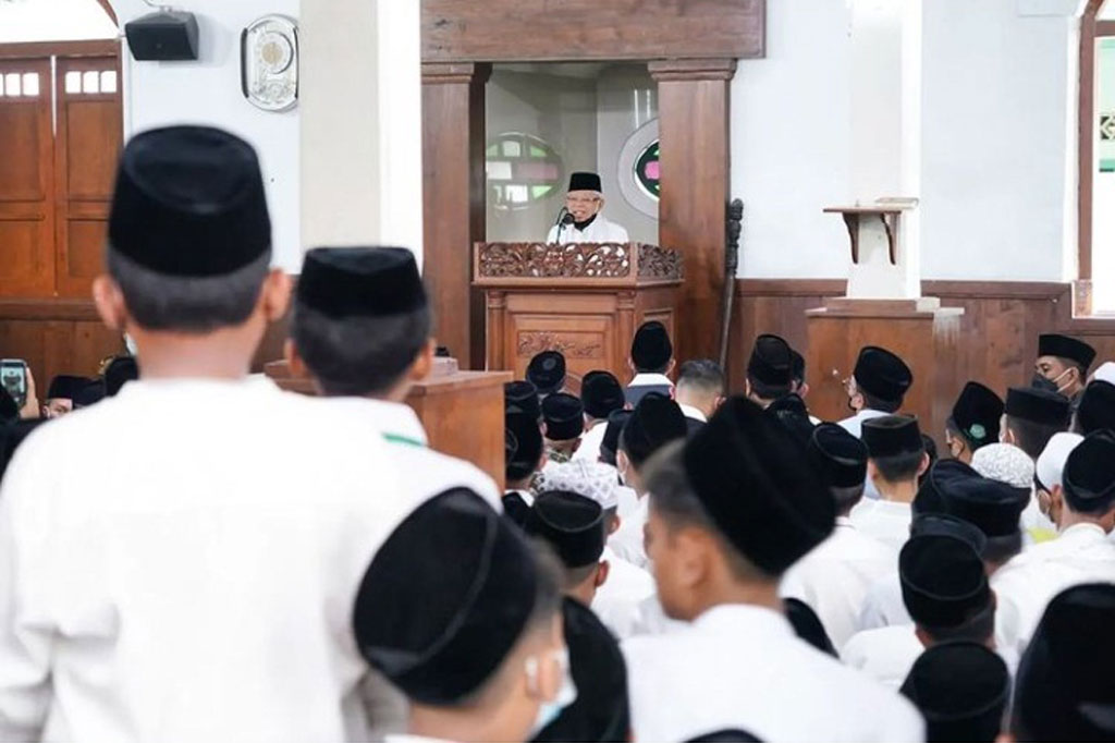 Wakil Presiden Ma'ruf Amin bersilaturahmi ke Pondok Pesantren Darul Ulum di Desa Rejoso, Peterongan, Jombang, pada hari keduanya melakukan kunjungan kerja di Jawa Timur, Jumat, 3 Juni 2022.