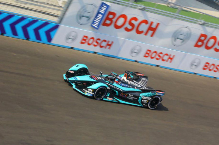 Pembalap Jaguar TCS Mitch Evans menjadi pemenang usai menjadi yang tercepat menyelesaikan putaran 40 lap dengan catatan waktu 48 menit 28, 424 detik.