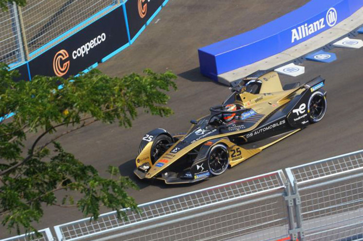 Posisi kedua ditempati pembalap DS Techeetah Jean-Eric Vergne (48 menit 29,157 detik).