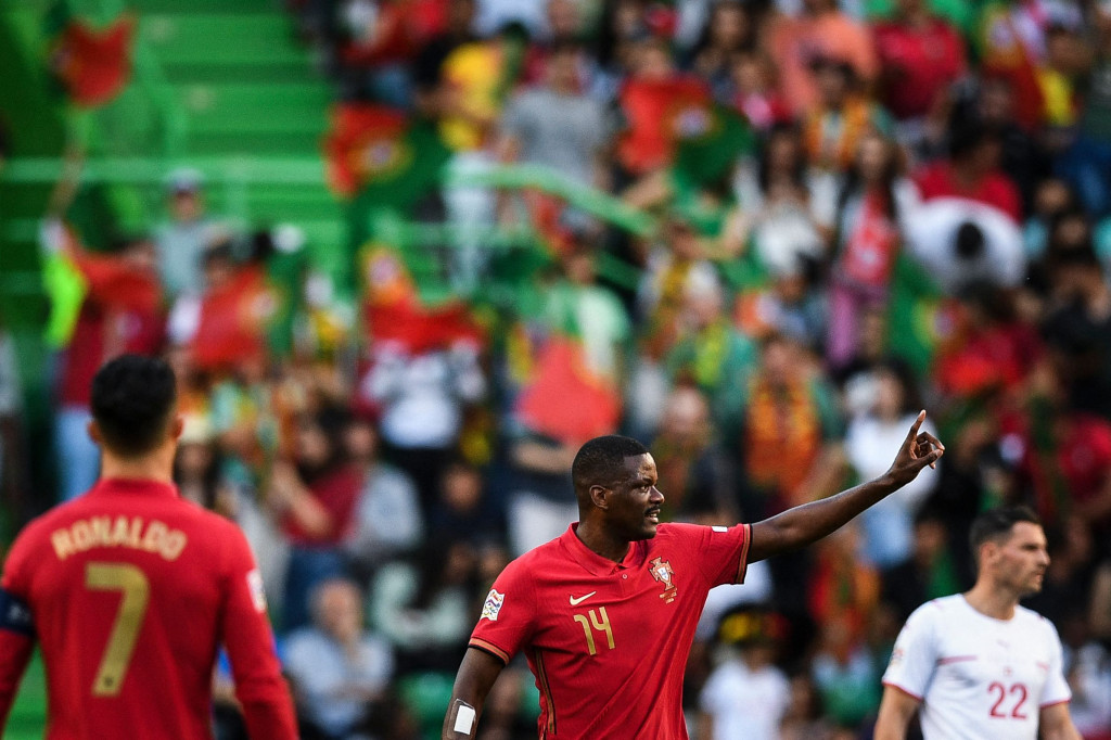 Gol-gol Selecao das Quinas, julukan timnas Portugal, datang dari Williams Carvalho (15'), Cristiano Ronaldo (35' 39'), dan Joao Cancelo (68').