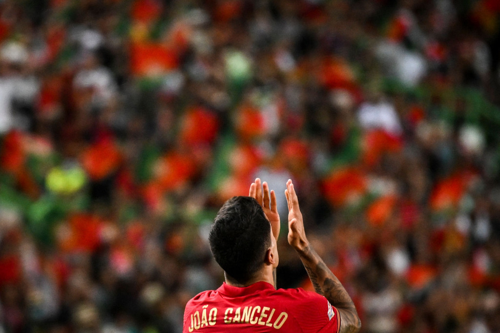 Joao Cancelo melakukan selebrasi usai mencetak gol ke gawang timnas Swiss pada laga kedua Liga A Grup 2 UEFA Nations League 2022-2023. 