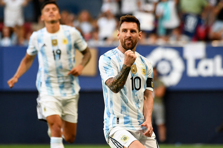 Argentina membuka keunggulan lewat penalti Messi pada menit kedelapan. Penalti itu diberikan wasit Urs Schnyder setelah kiper Matvei Igonen melanggar German Pezzella.