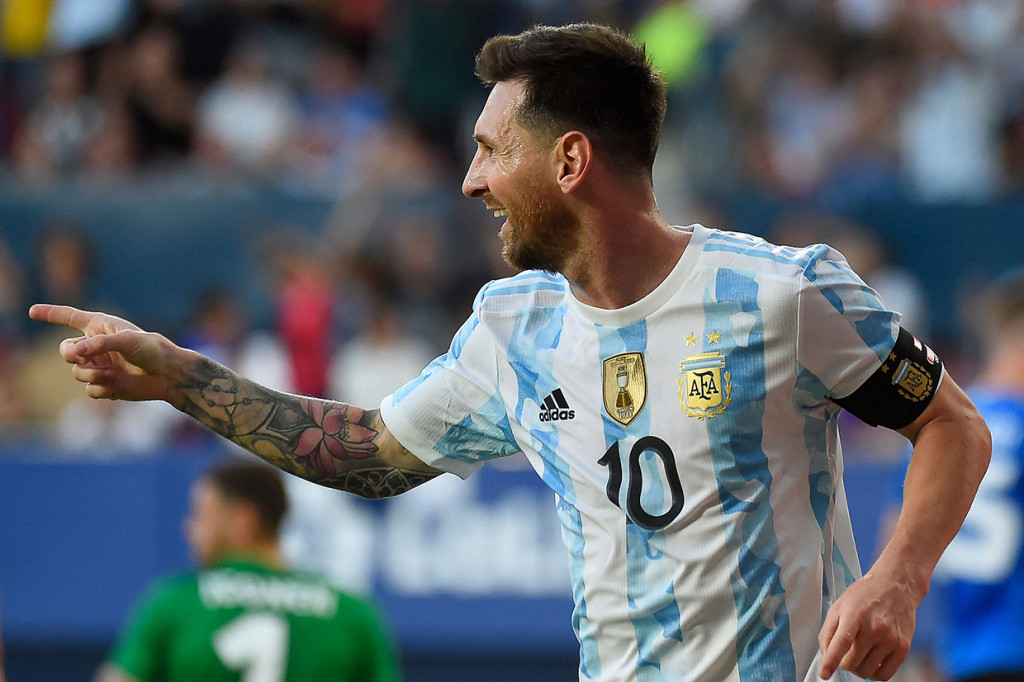 Jelang babak pertama berakhir La Pulga menggandakan kedudukan bagi La Albiceleste jadi 2-0.