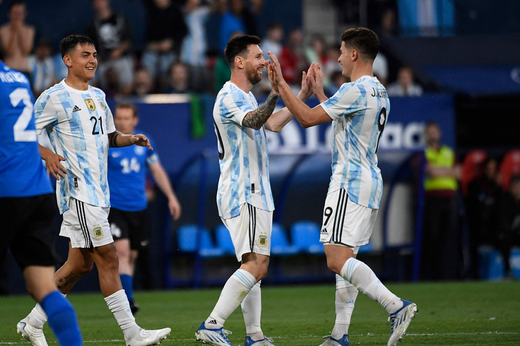 Ini merupakan kali pertama Messi mencetak lima gol dalam satu laga bersama Argentina. Skuad asuhan Lionel Scaloni juga memperpanjang laju tak terkalahkan menjadi 33 laga.