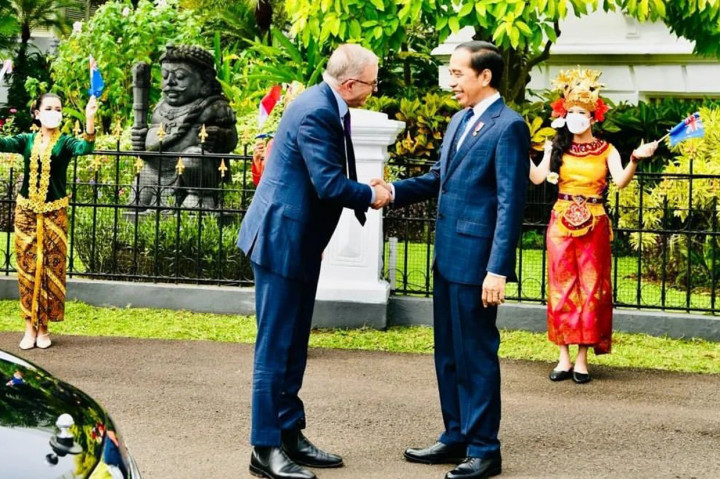 Presiden Joko Widodo (Jokowi) menyambut kedatangan Perdana Menteri (PM) Australia Anthony Albanese di Istana Bogor, Jawa Barat, Senin, 6 juni 2022. Ini merupakan kunjungan pertama PM Anthony semenjak dilantik menjadi perdana menteri pada Mei 2022.