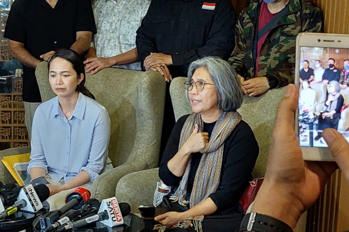 Korban penganiayaan di tol dalam kota, Justin Frederick, disebut mengalami sejumlah masalah usai dihajar AF dan FM, pengendara mobil pelat RFH. Anak anggota DPR Indah Kurnia itu disebut mengalami gangguan kesehatan setelah kejadian yang berlangsung pada Sabtu, 4 Juni 2022.