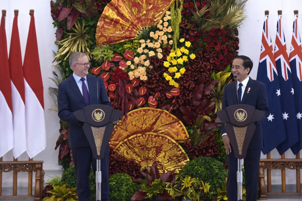 Selanjutnya, Presiden Jokowi mengharapkan implementasi Indonesia-Australia Comprehensive Economic Partnership Agreement (IA-CEPA) utamanya dalam peningkatan kuota working holiday visa bagi para WNI untuk bekerja di Australia.