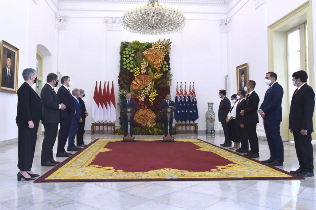 Dalam keterangannya usai pertemuan berlangsung, Jokowi mendorong perluasan akses ekspor produk Indonesia dengan nilai tambah tinggi ke Australia. Presiden berharap akses ekspor produk Indonesia, salah satunya pada bidang otomotif, akan terus terbuka luas.