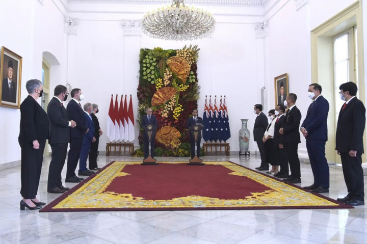 Dalam keterangannya usai pertemuan berlangsung, Jokowi mendorong perluasan akses ekspor produk Indonesia dengan nilai tambah tinggi ke Australia. Presiden berharap akses ekspor produk Indonesia, salah satunya pada bidang otomotif, akan terus terbuka luas.