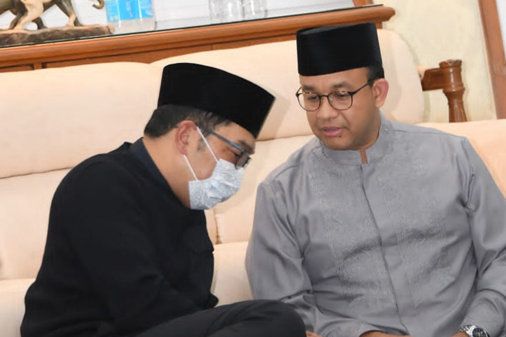Gubernur DKI Jakarta, Anies Baswedan, bertakziah ke rumah dinas Gedung Pakuan Gubernur Jawa Barat, Ridwan Kamil, pada Senin, 6 Juni 2022.