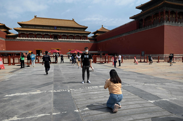 Pemerintah melonggarkan beberapa pembatasan Covid-19 dengan sebagian besar museum gedung bioskop, dan pusat kebugaran diizinkan beroperasi hingga 75 persen dari kapasitas.