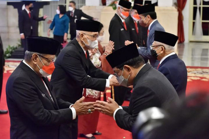 Sementara menjabat sebagai anggota Dewan Pengarah BPIP yaitu Said Aqil Sirajd, Sudhamek AWS, Anangguru Yewangoe, Rikard Bagun dan Muhammad Amin Abdullah.