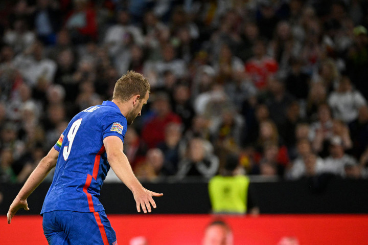 Striker Tottenham tersebut naik ke urutan kedua dalam daftar pencetak gol terbanyak sepanjang masa Inggris, melewati total 49 gol Bobby Charlton. Pencetak gol terbanyak The Three Lions masih dipegang oleh Wayne Rooney dengan 53 gol.