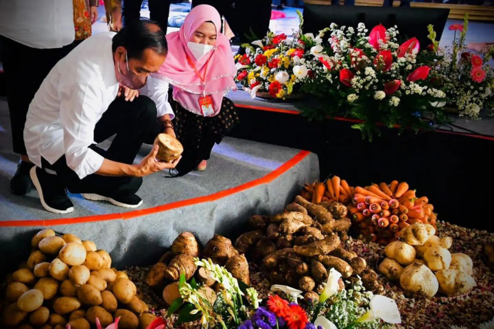Untuk itu, Presiden meminta kepada jajarannya, dalam hal ini Menteri BUMN dan Gubernur Jawa Tengah, untuk memberikan pendampingan, baik terkait manajemen maupun sarana dan prasarana.