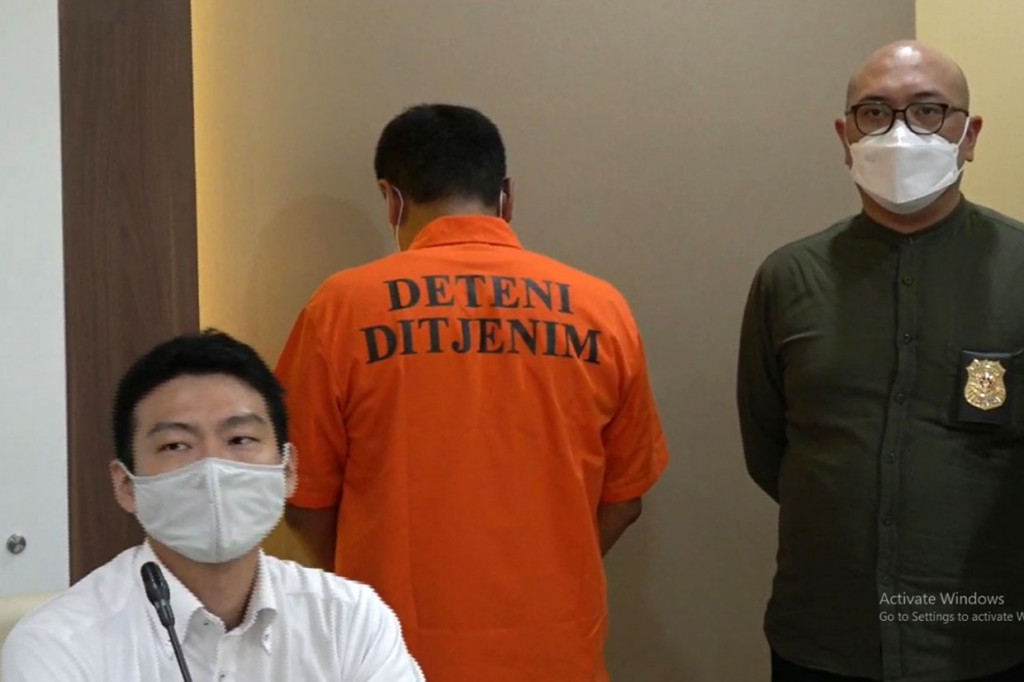 Warga negara Jepang, buronan kasus penipuan dana bantuan covid-19 tersebut, berhasil diringkus oleh Kantor Direktorat Jendral Imigrasi Kementerian Hukum dan HAM Republik Indonesia di wilayah Lampung.