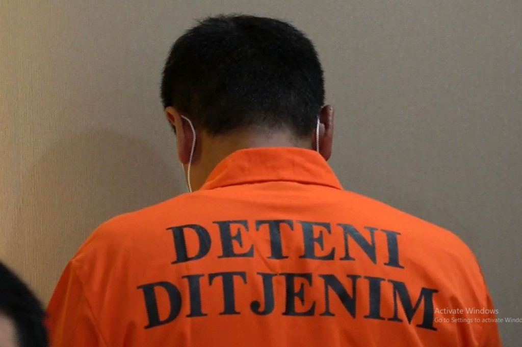 Mitsuhiro Tanaguchi melakukan penipuan terhadap Pemerintah Jepang terkait bantuan dana sosial covid-19, dengan nilai 960 juta yen atau setara Rp105, 8 milliar hingga akhirnya melarikan diri ke Indonesia. 