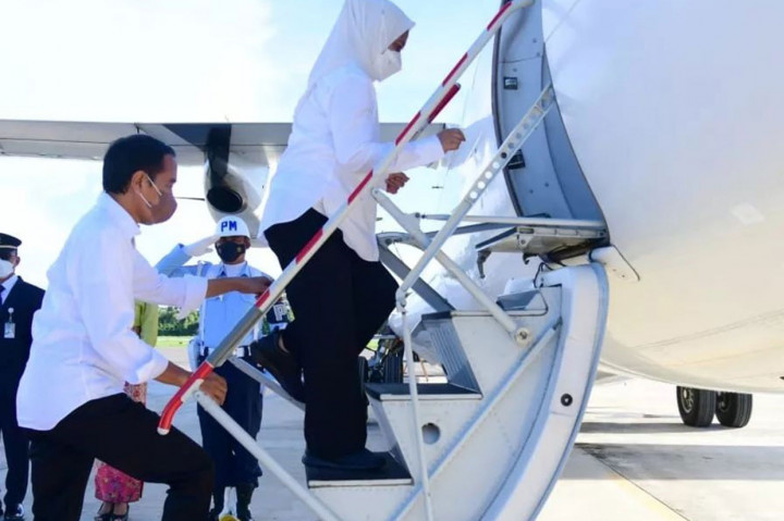 Kepala Negara bersama rombongan lepas landas dengan menggunakan Pesawat ATR melalui Pangkalan TNI AU Haluoleo, Kabupaten Konawe Selatan, sekitar pukul 07.40 WITA.