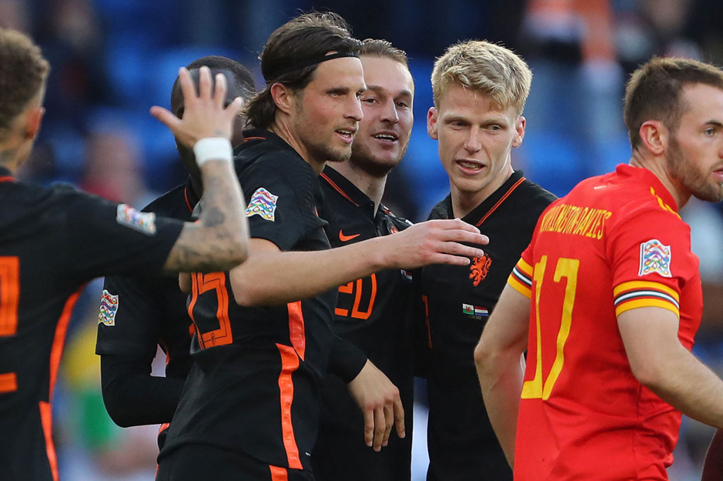 Lima menit jalannya babak kedua, Belanda mampu unggul lebih dulu lewat tendangan kaki kanan Teun Koopmeiners yang membobol gawang Wales yang dijaga oleh Adam Davies sehingga skor berubah menjadi 1-0.