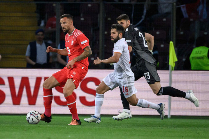 Swiss mencoba membalas, namun kesulitan untuk membongkar pertahanan tim tamu. Skor 1-0 untuk Tim Matador bertahan hingga jeda.