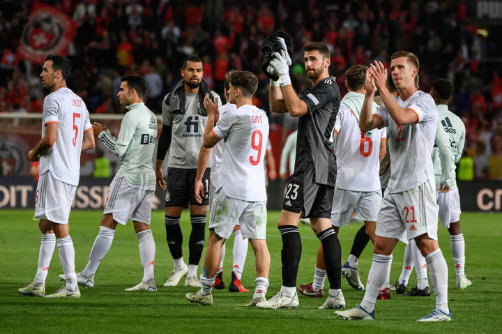 Spanyol sudah mengumpulkan lima poin dari tiga pertandingan di Grup A2 untuk bercokol pada urutan kedua klasemen grup di bawah Portugal dan dua poin di atas Republik Ceko yang menduduki posisi ketiga. Swiss menderita tiga kekalahan berturut-turut dan tidak pernah menang dalam lima pertandingan terakhirnya sejak lolos ke Piala Dunia tahun ini.