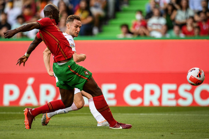 Kedua kesebelasan bermain terbuka sejak awal laga. Peluang pertama diperoleh Republik Ceko lewat Jan Kuchta pada menit ke-31. Sayang sepakannya masih bisa dimentahkan kiper Portugal, Diogo Costa.