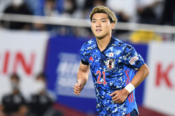 Jepang mendominasi sejak sepak mula. Peluang pertama didapat lewat tembakan Ritsu Doan, namun masih melenceng. Sedangkan Ayase Ueda peluang lewat sundulan masih mudah dijinakkan kiper Lawrence Ati-Zigi.