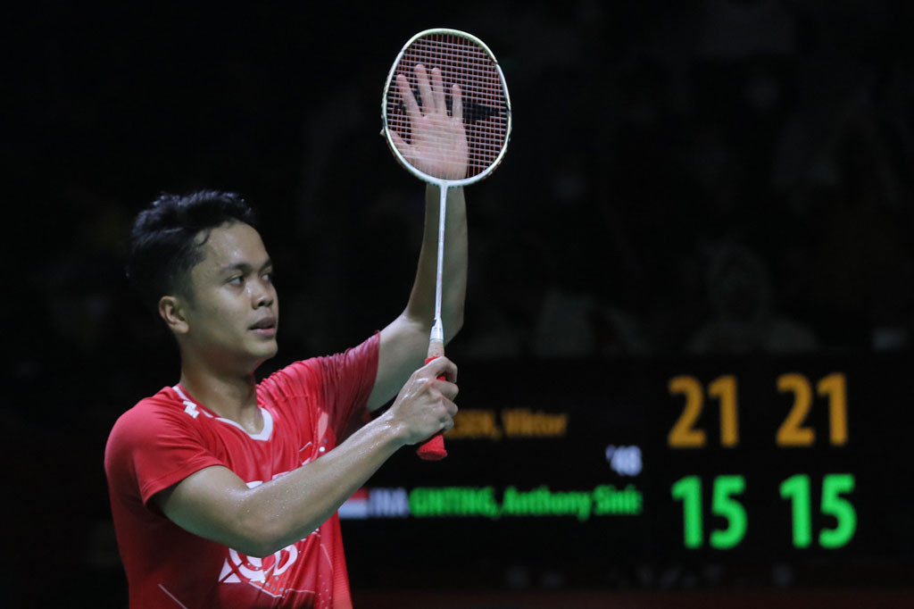 Ginting kalah dua gim langsung dengan skor 15-21 dan 15-21. 