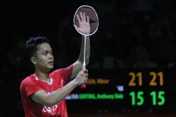 Ginting kalah dua gim langsung dengan skor 15-21 dan 15-21. 