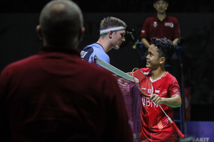 Tunggal putra peringkat enam dunia itu telah menelan lima kekalahan beruntun atas Axelsen, termasuk pada babak perempat final All England 2022 saat Anthony takluk dua gim langsung. 