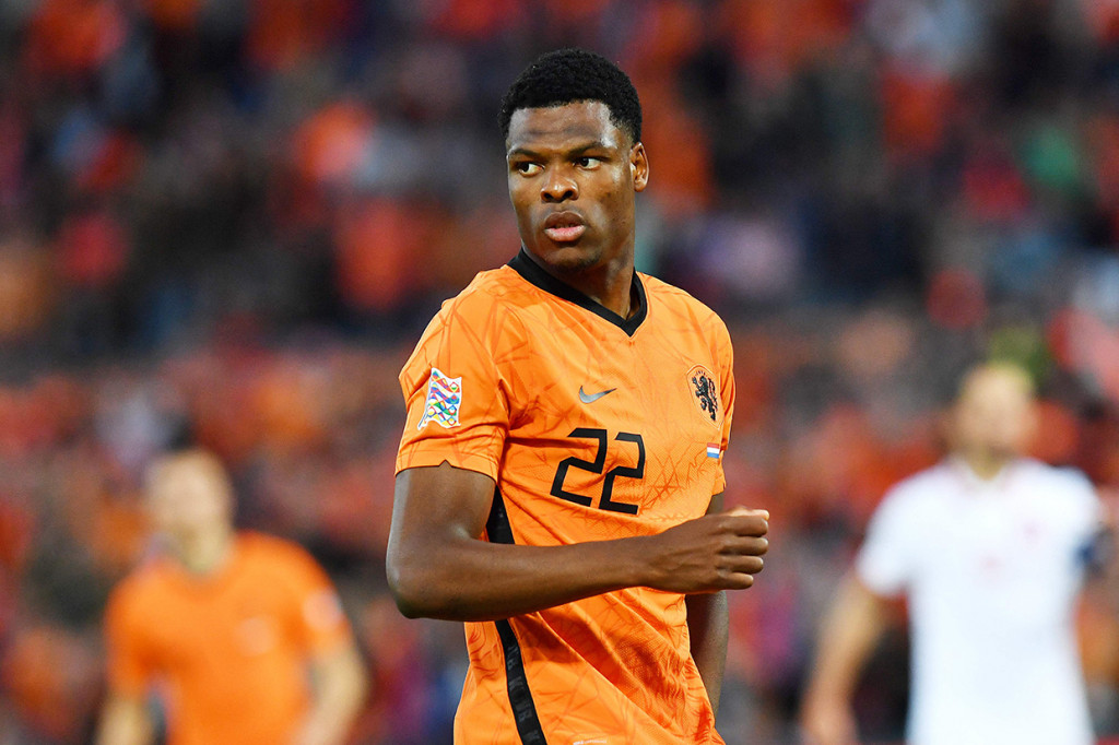 Namun, tuan rumah berhasil mengejar berkat gol Davy Klaassen dan Denzel Dumfries.