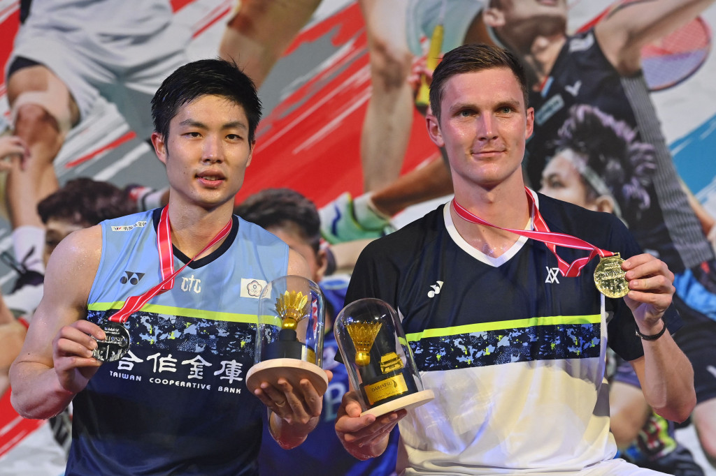 Ia menang dua gim langsung atas Chou Tien Chen dari Taiwan.