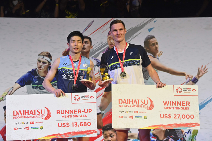 Dalam pertandingan final Indonesia Masters 2022 di Istora, Minggu, 12 Juni 2022, Axelsen menang 21-10 dan 21-12 setelah bertanding selama 41 menit.