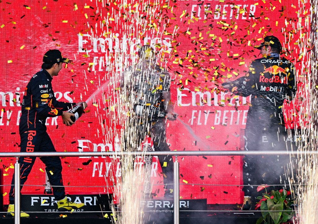 Sementara itu posisi keempat dan kelima masing-masing ditempati oleh pembalap Mercedes AMG Petronas lainnya, Lewis Hamilton, dan pembalap Scuderia AlphaTauri, Pierre Gasly.