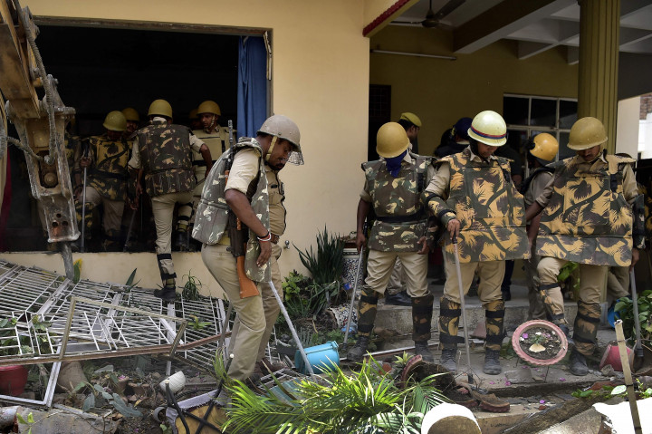 Hingga kini, setidaknya pihak berwenang telah menahan 300 orang yang dituding terlibat dalam kericuhan selama demonstrasi di Uttar Pradesh, pada Jumat, 10 Juni 2022.