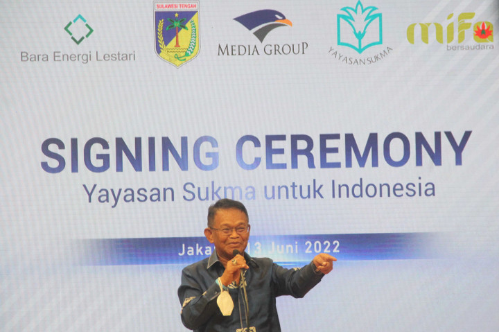 Gubernur Sulawesi Tengah, Rusdy Mastura memeberikan sambutan pada acara MOU dengan Yayasan Suka di Grand Studio Metro TV, Jakarta, Senin, 13 Juni 2022. 
