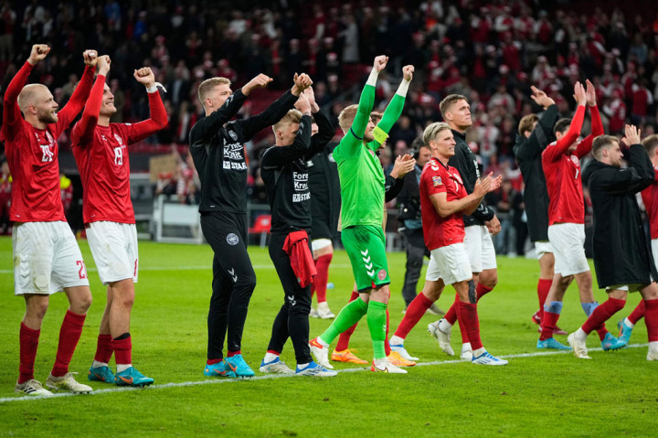 Kemenangan itu membawa Denmark mengoleksi sembilan poin atau unggul dua poin atas Kroasia yang menjungkalkan juara dunia Prancis 1-0 di Paris, untuk membuat Prancis menempati posisi terbawah dengan dua poin. Austria berada pada urutan ketiga dengan empat poin.