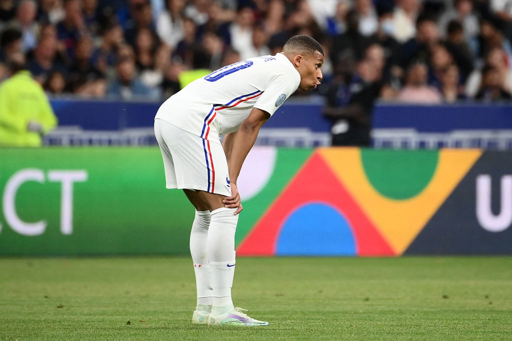 Kylian Mbappe nyaris menyamakan kedudukan dua menit berselang. Sayang sepakannya masih bisa diselamatkan kiper Kroasia, Ivica Ivusic.