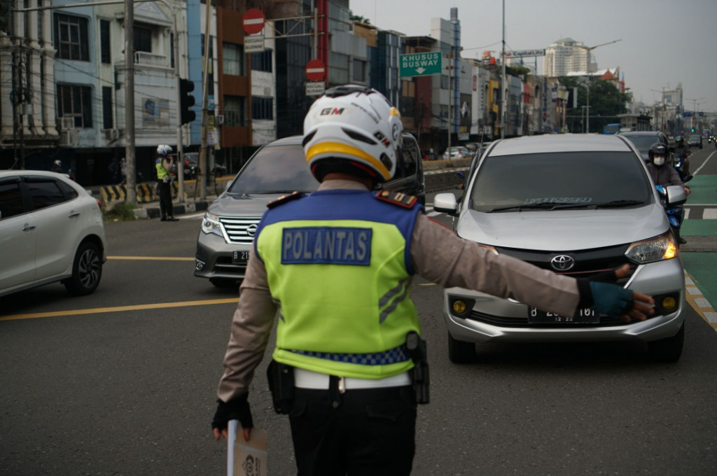 Operasi Patuh Jaya 2022 mulai berlaku hari ini, Senin, 13 Juni 2022, hingga 14 hari ke depan, di wilayah hukum Polda Metro Jaya. Setidaknya ada 3.070 personel yang dikerahkan oleh Polda Metro Jaya dalam pelaksanaan operasi tersebut.