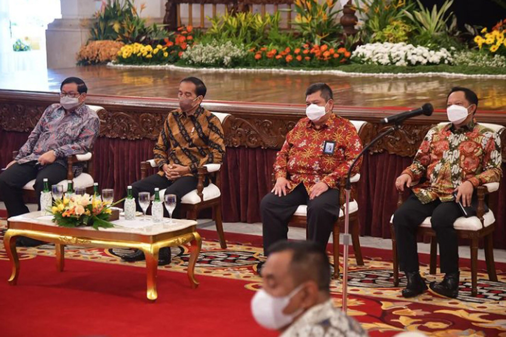 Menurut Presiden, anggaran pemerintah, baik APBN maupun APBD yang telah dikumpulkan dari pembayaran pajak dan PNBP seharusnya dapat dialokasikan untuk belanja produk dalam negeri yang menghasilkan nilai tambah serta meningkatkan pertumbuhan ekonomi.